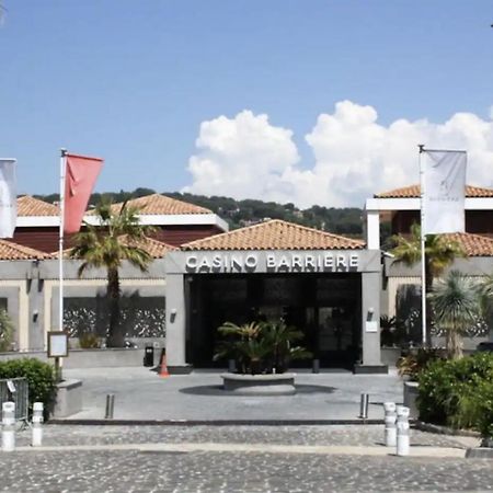 STUDIO Petite canaille Cassis Extérieur photo