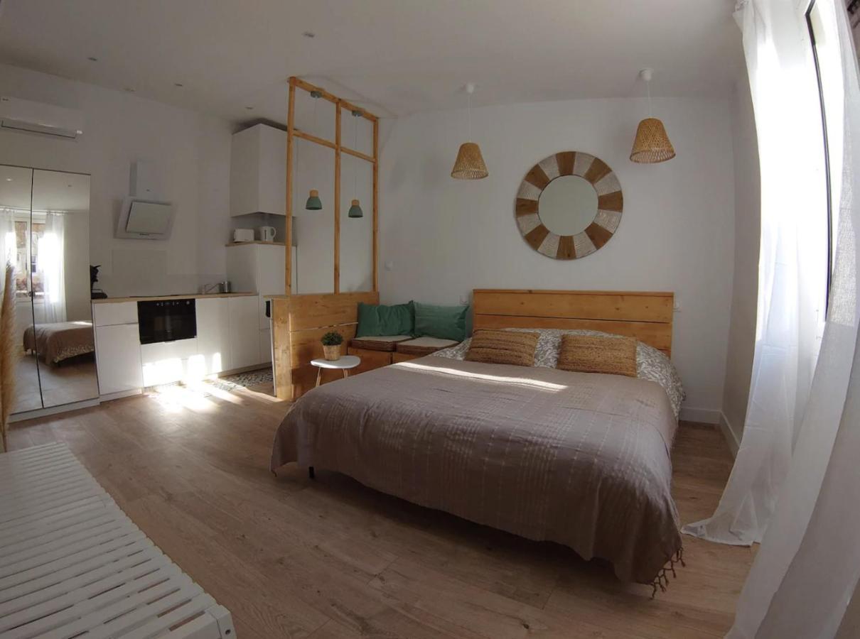 STUDIO Petite canaille Cassis Extérieur photo